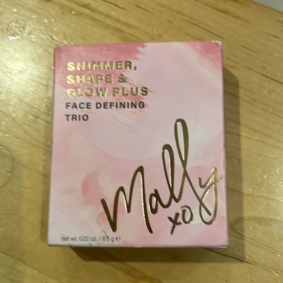 Mally XO. Shimmer, Shape & Glow Plus Face Defining Trio. - Picture 1 of 6